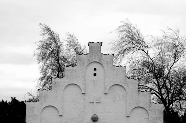 Eine Graustufenaufnahme Einer Kirchenkapelle — Stockfoto