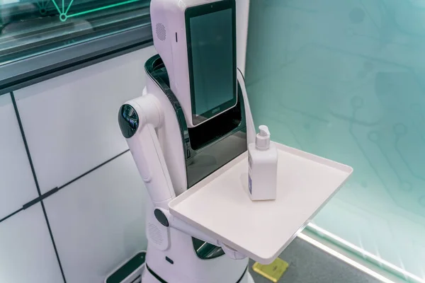Ein Foto Eines Roboters Mit Einem Desinfektionsmittel Für Kunden Während — Stockfoto