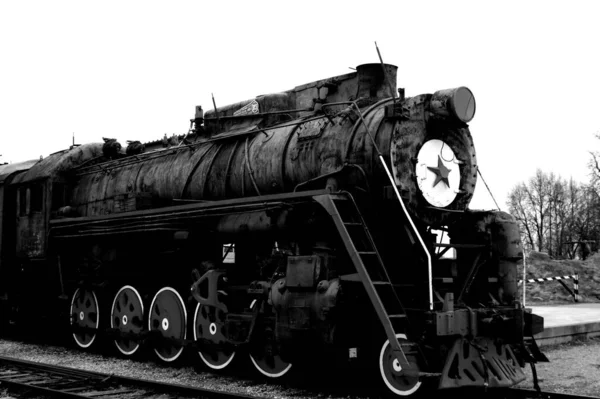 Ένα Γκρι Πλάνο Του Βαγονιού Τρένου Πάνω Ράγες — Φωτογραφία Αρχείου