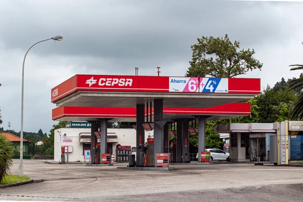 Gijon Espanha Agosto 2021 Posto Gasolina Marca Cepsa Com Sinalização — Fotografia de Stock