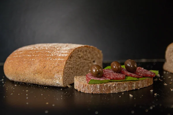 Closeup Shot Sliced Bread Lettuce Ham Olives Table — Stock Photo, Image