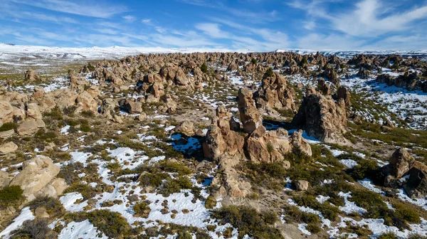 Dağları Nda Karla Kaplı Parlayan Kaya Tarlasının Havadan Görünüşü — Stok fotoğraf