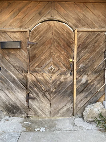 Eine Vertikale Aufnahme Von Hölzernen Vintage Eingang Geschlossene Tür — Stockfoto