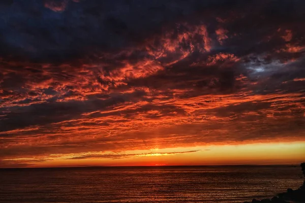 Ein Schöner Horizont Des Meeres Bei Sonnenuntergang — Stockfoto