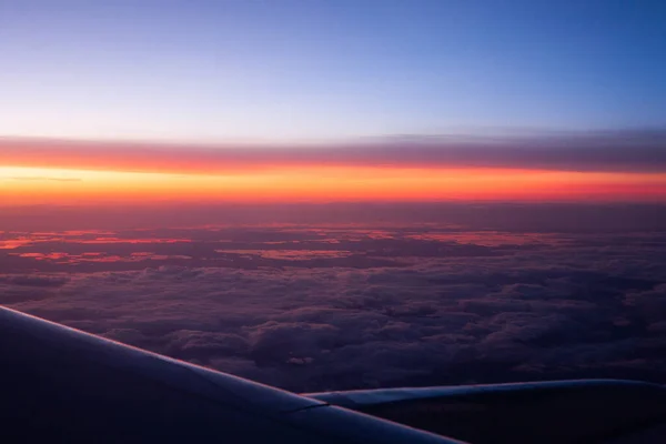 View Cloudy Sky Flying Plane Breathtaking Sunset — Stock Photo, Image