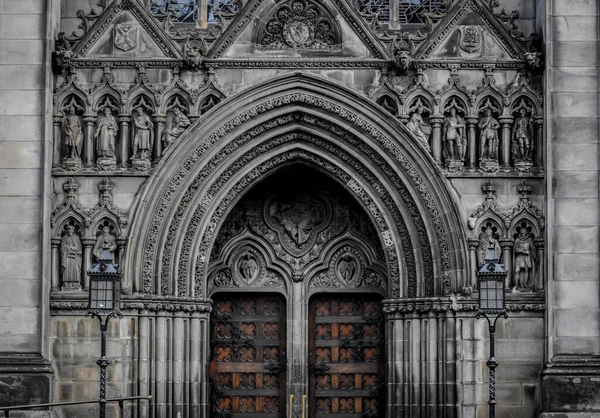 Zdobená Fasáda Dveře Katedrály Gilese Viktoriánskou Architekturou Starém Městě Edinburghu — Stock fotografie