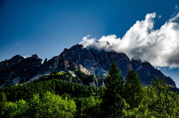 Scenic Shot Cortina Ampezzo Town Fields Rocky Ski Mountain Cloudy — Stock Photo, Image