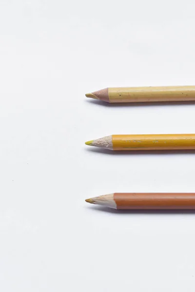 Zestaw Kolorowych Ołówków Białej Powierzchni — Zdjęcie stockowe
