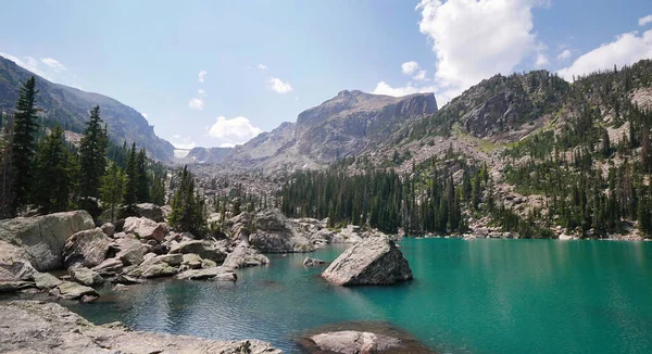Paisaje Impresionante Lago Bosque Coníferas Las Montañas Rocosas América Del — Foto de Stock