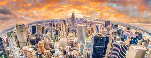 Een Antenne Panoramische Opname Van New York City Bij Gouden — Stockfoto