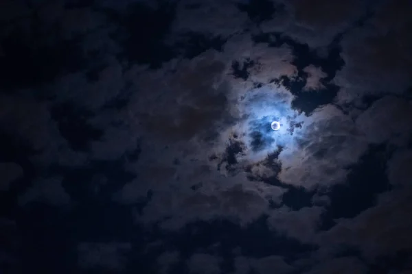 Sebuah Pemandangan Memesona Langit Malam Berawan — Stok Foto
