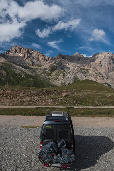 Minivan Szczycie Góry Galibier Nad Col Lautaret Alpy — Zdjęcie stockowe