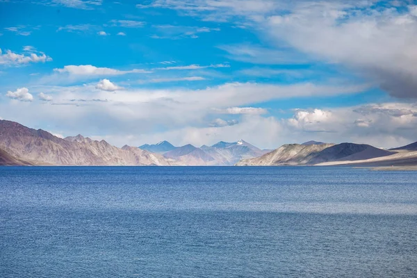 Вид Озеро Пангонг Гори Задньому Плані Ладакху Індія — стокове фото