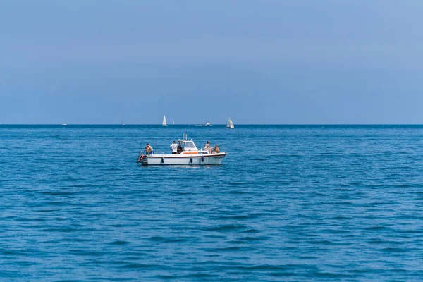 Guipuzkoa España 2021 Una Hermosa Foto Barco Mar Guizpuzkoa España — Foto de Stock