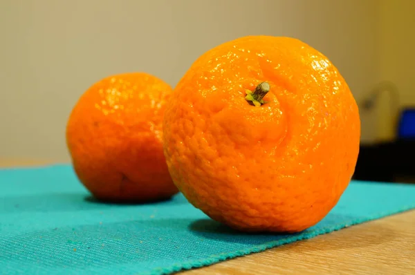 Primer Plano Naranjas Frescas Una Mesa —  Fotos de Stock