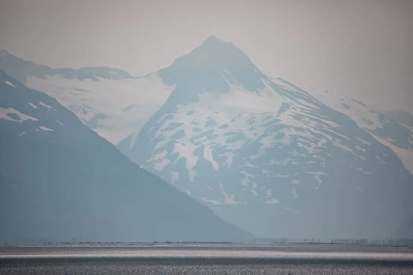 Прекрасний Знімок Засніжених Гір Алясці — стокове фото