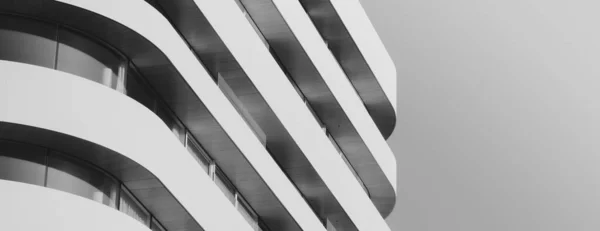 Uma Imagem Panorâmica Tons Cinza Edifício Moderno Com Varandas — Fotografia de Stock