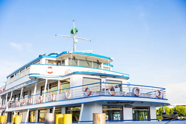 Motorová Loď Proti Modré Obloze Bodamské Jezero Německo — Stock fotografie
