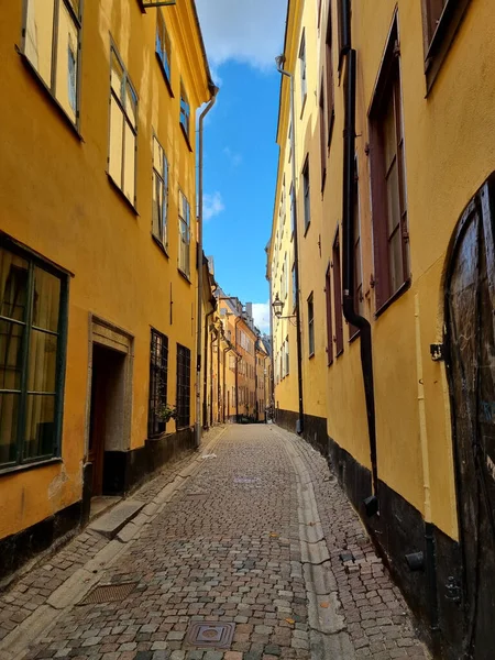 Gatan Mellan Byggnaderna — Stockfoto