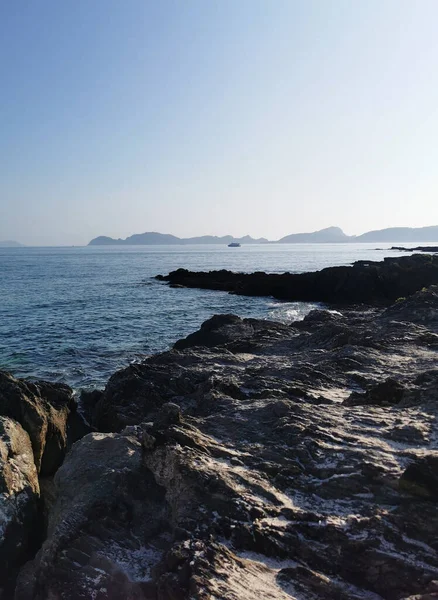 Een Prachtig Uitzicht Kalme Noord Atlantische Oceaan Glimmend Onder Blauwe — Stockfoto