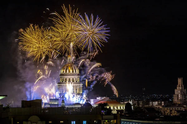 Híres National Capitol Building Alatt Tűzijáték Havannában Kuba — Stock Fotó