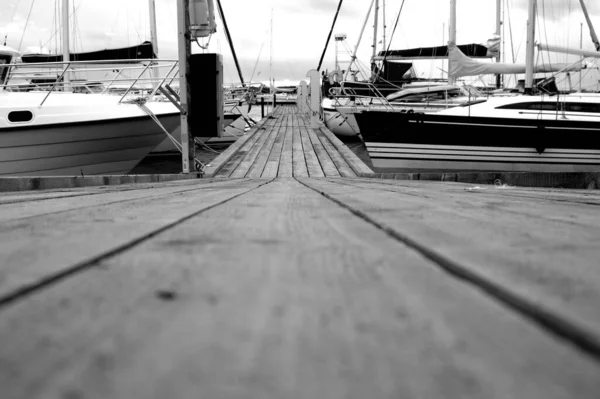 Grayscale Shot Footbridge Leading Boat — Stock Photo, Image