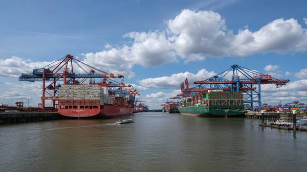 Hamburg Alemania 2021 Una Terminal Contenedores Burchardkai Con Algunos Barcos —  Fotos de Stock