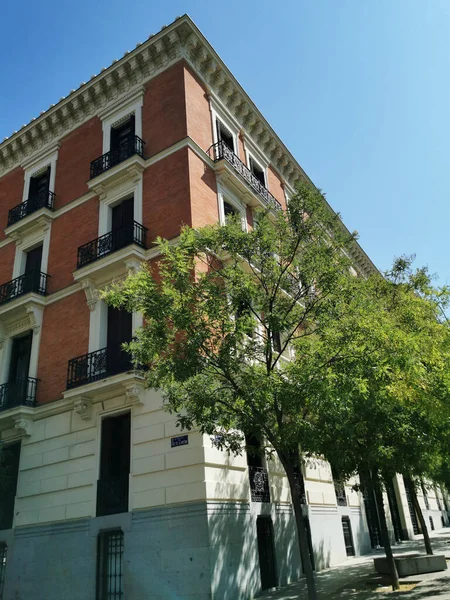 Das Gebäude Unter Dem Himmel Madrid Spanien — Stockfoto