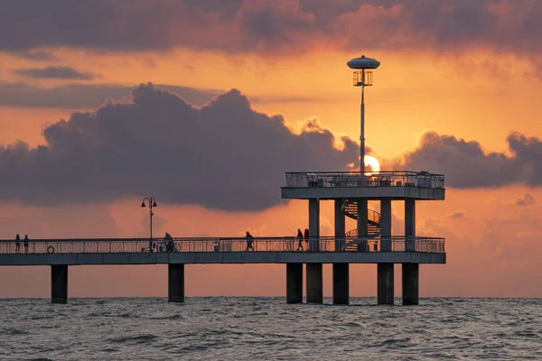 Hermosa Vista Puesta Sol Sobre Mar Con Puente Fondo Burgas — Foto de Stock