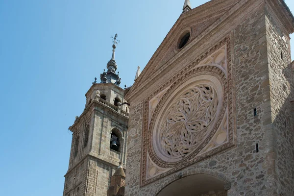 Igreja Santa Maria Mayor Sob Céu Azul Talavera Reina Espanha — Fotografia de Stock