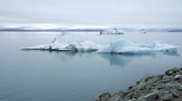 Een Heldere Winterochtend Jokulsarlon Gletsjerlagune Ijsland Met Ijsbergen Het Blauwe — Stockfoto