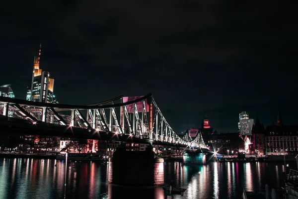 Widok Światła Miasta Most Frankfurcie Nad Menem Niemcy Nocy — Zdjęcie stockowe