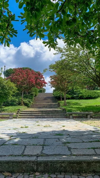 Vertikální Záběr Kamenných Schodů Park Europa Turíně Itálie — Stock fotografie