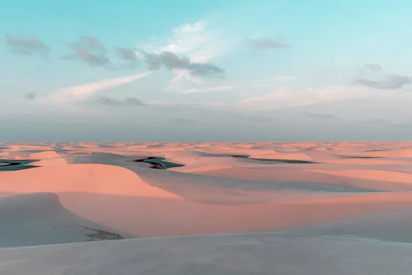 Uma Bela Vista Deserto Com Dunas Areia Luz Sol — Fotografia de Stock