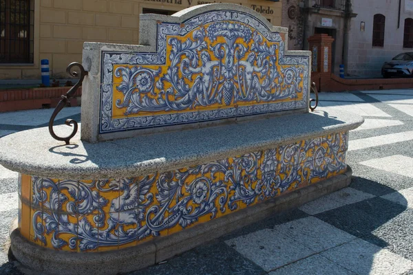 西班牙塔拉维拉 德拉雷纳公园的一个陶瓷长椅的特写 — 图库照片