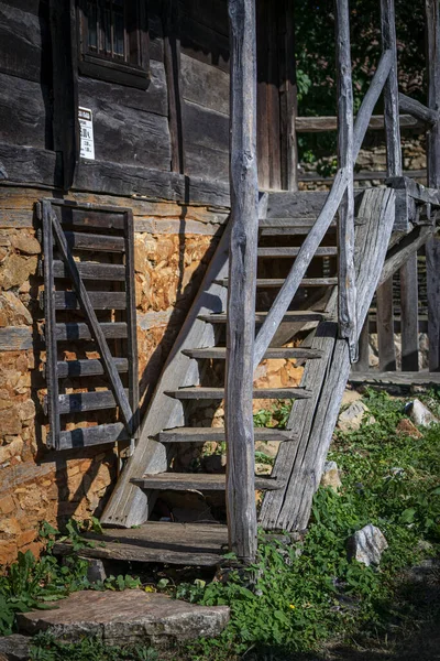 Egy Függőleges Felvétel Régi Ház Fából Készült Lépcsőjéről — Stock Fotó