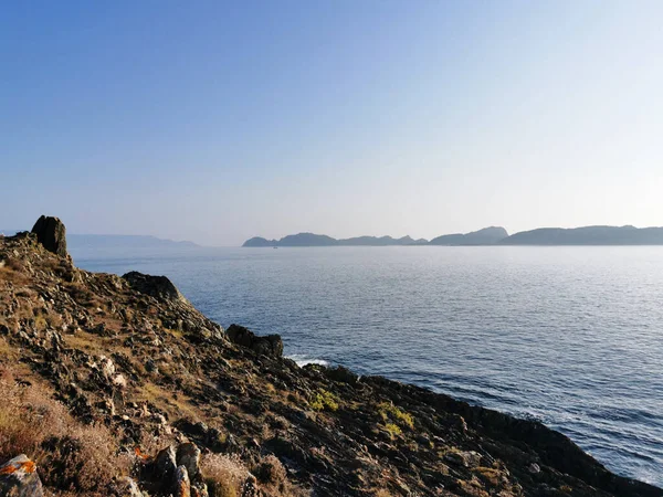 Een Prachtig Uitzicht Kalme Noord Atlantische Oceaan Glimmend Onder Blauwe — Stockfoto