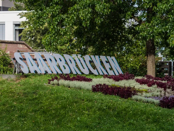 Квітковий Сад Знак Міста Саарбрюккен Денний Час Німеччині — стокове фото