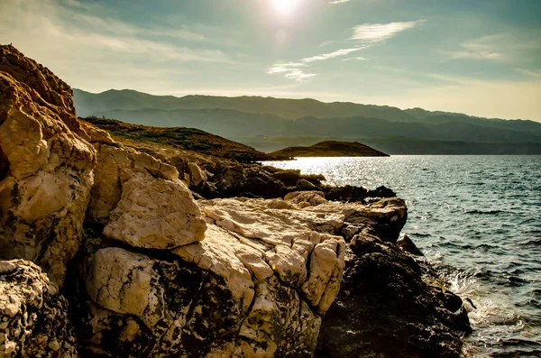 Scenic Shot Stones Shore Working Breakwaters Sea Surrounded Mountains — Stock Photo, Image