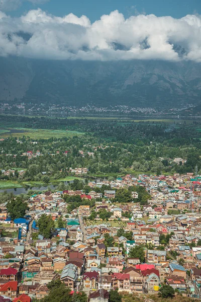 Μια Κάθετη Βολή Από Μια Όμορφη Εναέρια Άποψη Του Srinagar — Φωτογραφία Αρχείου