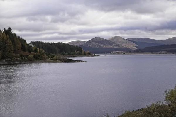 Bela Vista Lago Doon Escócia Durante Dia — Fotografia de Stock