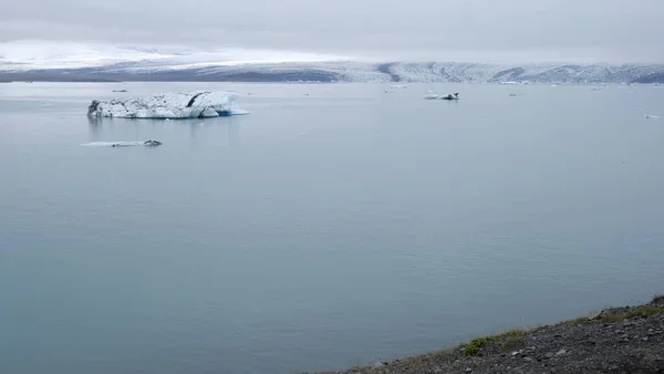 Een Prachtige Ochtend Jokulsarlon Gletsjerlagune Ijsland Met Ijsbergen Die Het — Stockfoto