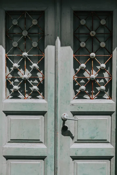 Μια Κάθετη Λήψη Μιας Παλιάς Πόρτας Σπιτιού Στη Σαντορίνη Ελλάδα — Φωτογραφία Αρχείου