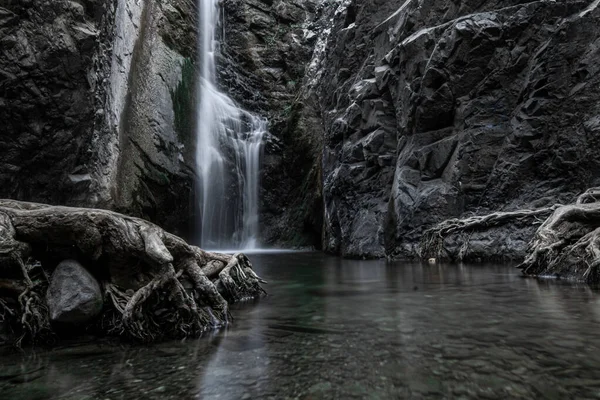 Krásný Výhled Vodní Potok Vodopádu Který Řítí Řeky Lese — Stock fotografie