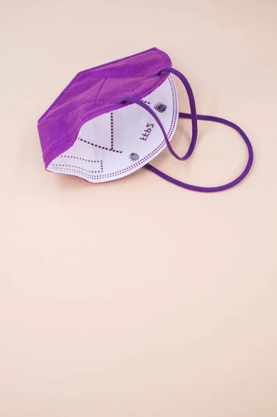 Izolovaná Dýchací Maska Ffp2 Béžovém Pozadí Textovým Prostorem — Stock fotografie