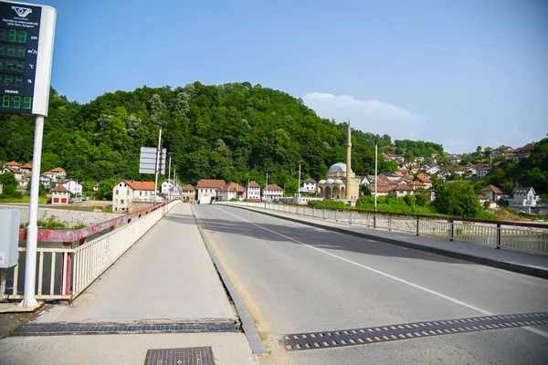 Eine Leere Autobahn Zur Sinan Pascha Moschee Der Stadt Prizren — Stockfoto