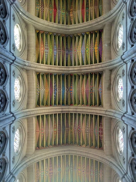 Una Colorida Decoración Techo Dentro Catedral Almudena Madrid España —  Fotos de Stock