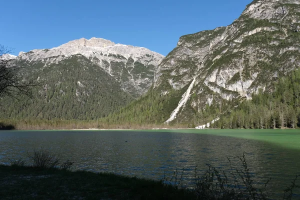 Υπέροχη Αλπική Λίμνη Landro Durrensee Στους Δολομίτες Dobbiaco Υπέροχο Μέρος — Φωτογραφία Αρχείου