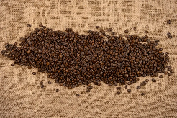 Die Gerösteten Kaffeebohnen Isoliert Auf Klebestoff Hintergrund Mit Freiem Platz — Stockfoto