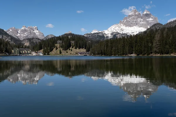 Misurina Włochy Maja 2021 Bajeczne Alpejskie Jezioro Dolomitach Piękne Relaksujące — Zdjęcie stockowe